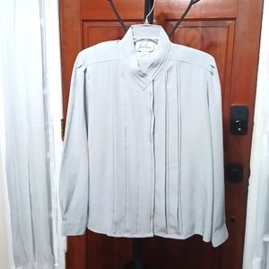 #7A - 👌Women's Light Gray Blouse - sz Medium